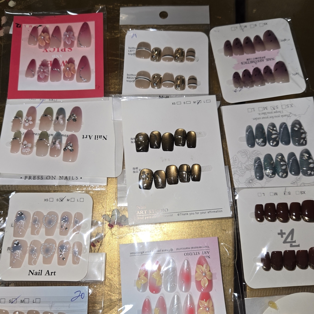 Elegant Nail Art Set - Black, Gold, Pink
